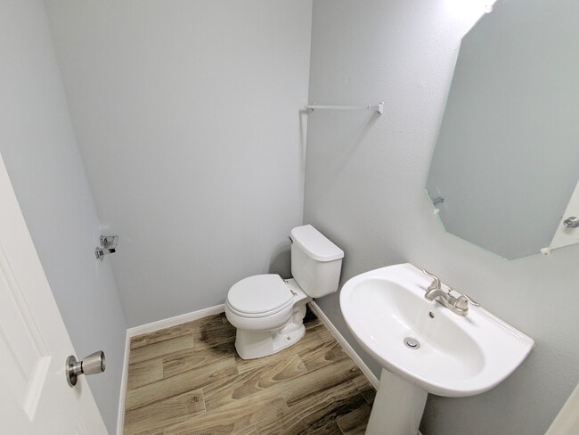 Building Photo - 4805 E Columbary Dr