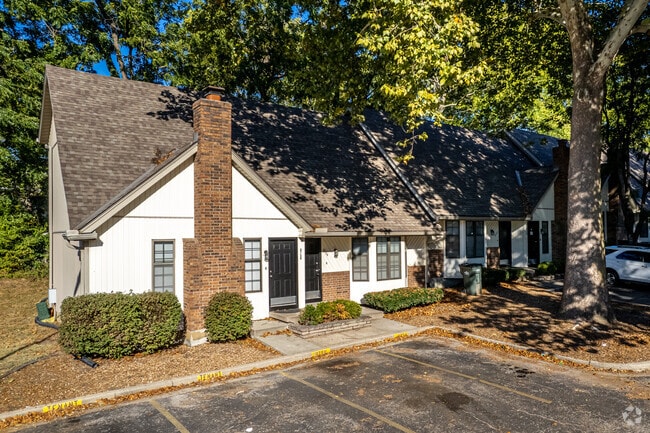 Primary Photo - Holmesbrook Townhomes