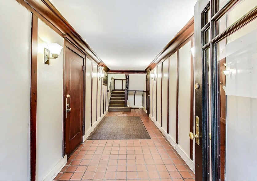 Building Photo - 5600 S Blackstone Ave