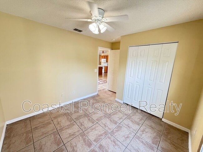 Building Photo - 724 Versailles Ln