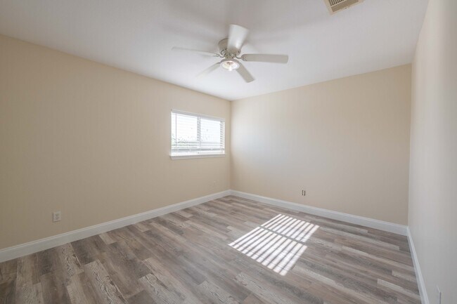 Building Photo - 529 W Metcalfe St