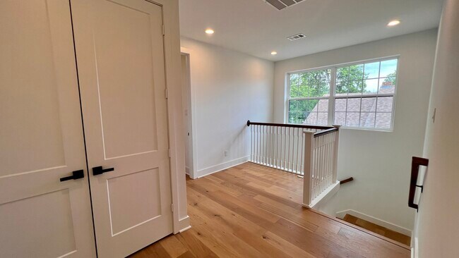 OPEN NOOK FOR DESK - 5316 East Side Ave