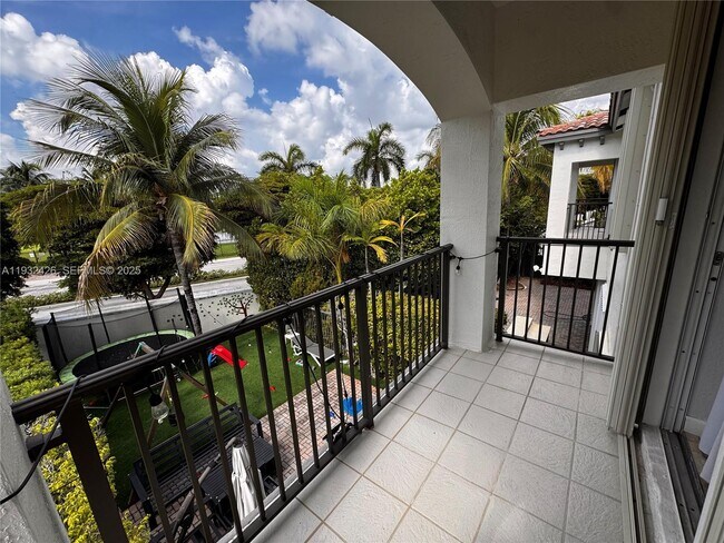 Building Photo - 876 Spinnaker Dr