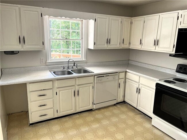 Building Photo - 2745 Cardinal Lake Cir NW