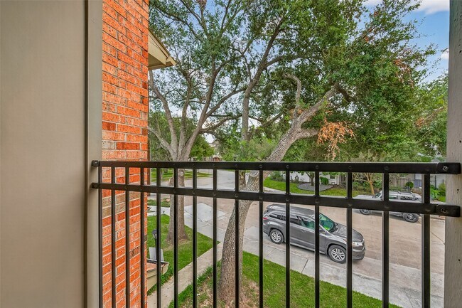Building Photo - 4404 Basswood Ln