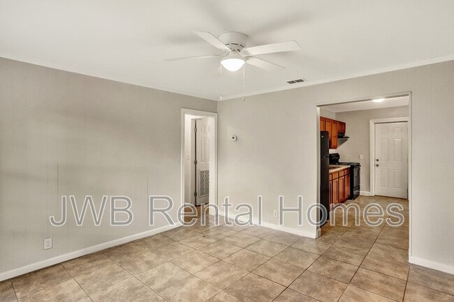 Building Photo - 6003 Commodore Dr