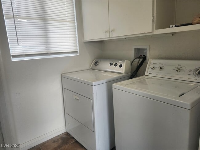 Building Photo - 216 Breezy Shore Ave