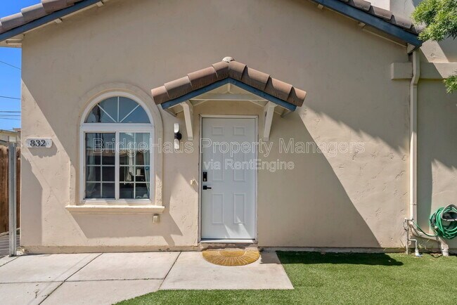 Building Photo - 832 Georgia St