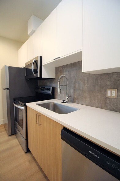 Building Photo - 8417 SW 24th Ave