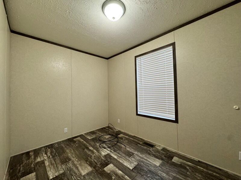 Building Photo - 16152 Notre Dame St