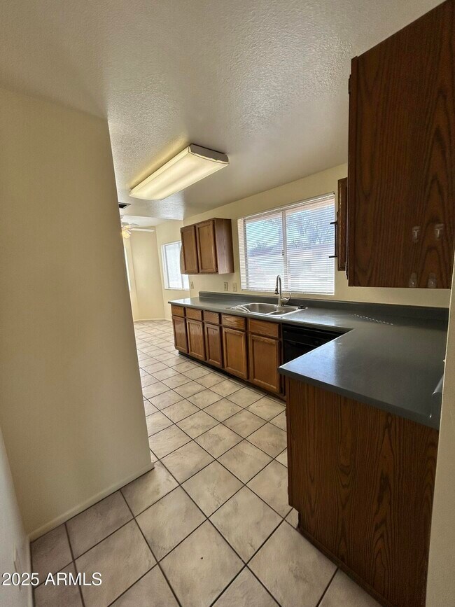 Building Photo - 2120 N Yucca Ct