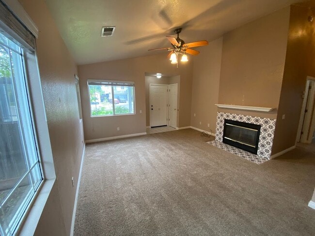 Building Photo - Charming Antelope Home - Open House Tuesday April 28th 4-4:30 PM