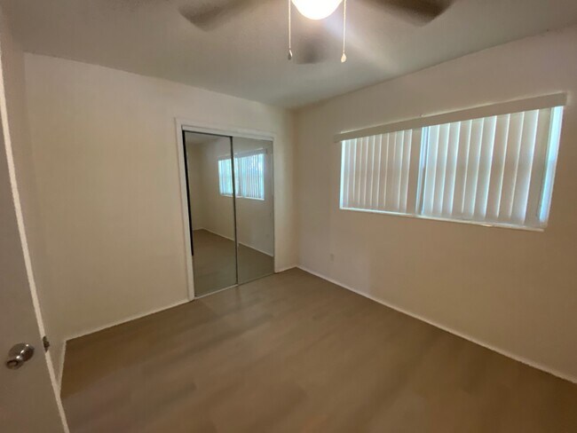 Building Photo - 997 Sunrise Dr