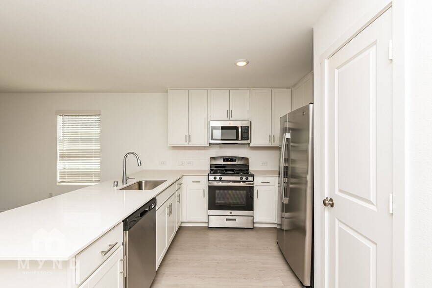 Building Photo - 2713 Ctr Crk Ln