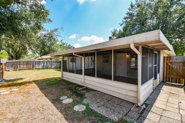 Building Photo - 14230 Cellini Dr