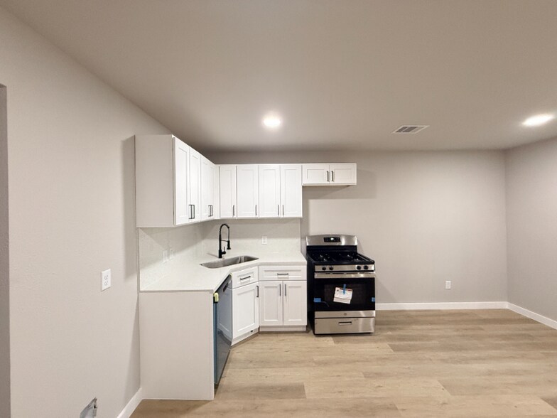 Building Photo - 1519 McKee St