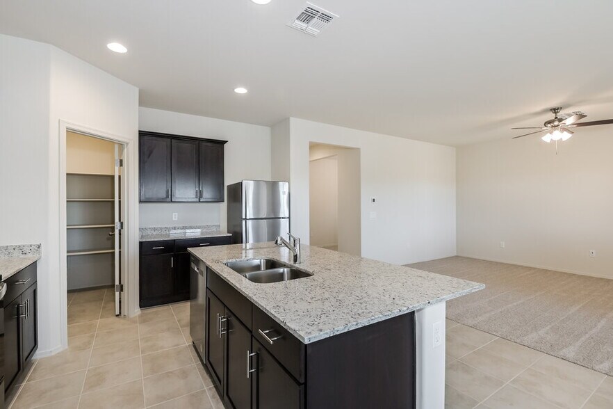 Building Photo - 836 W Calle Falerno