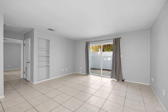 Building Photo - 1555 Green Briar Pkwy