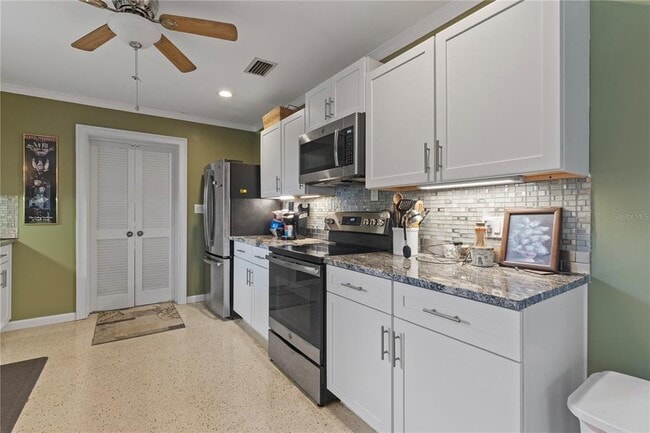 Building Photo - 4020 Palm Dr