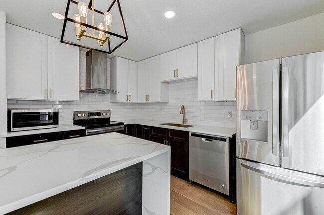 Building Photo - Museum District: Chic 2-Story newly update...