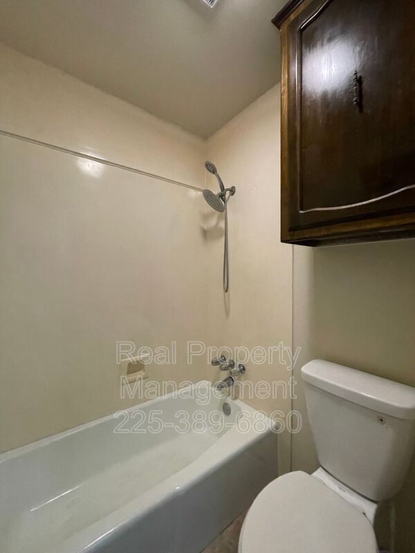 Building Photo - 4513 Woodlyn Dr