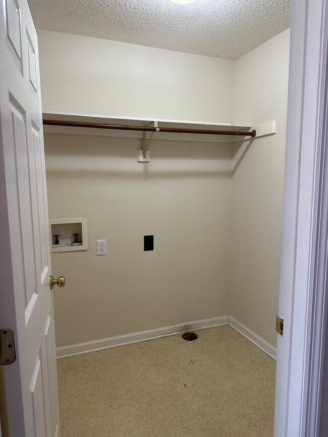 Building Photo - 254 Booher Rd