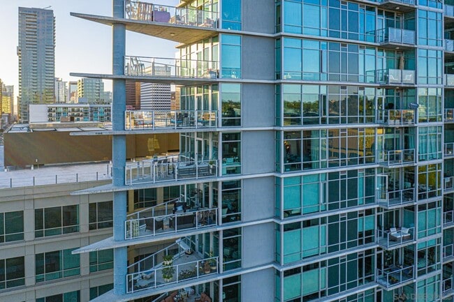 Building Exterior - 1080 Park Blvd