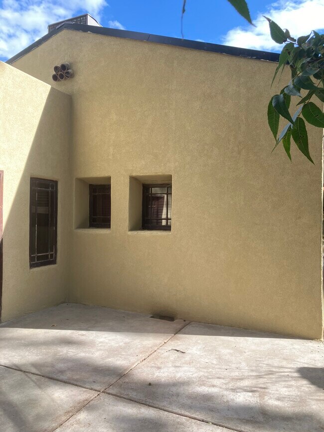 Building Photo - 609 6th St