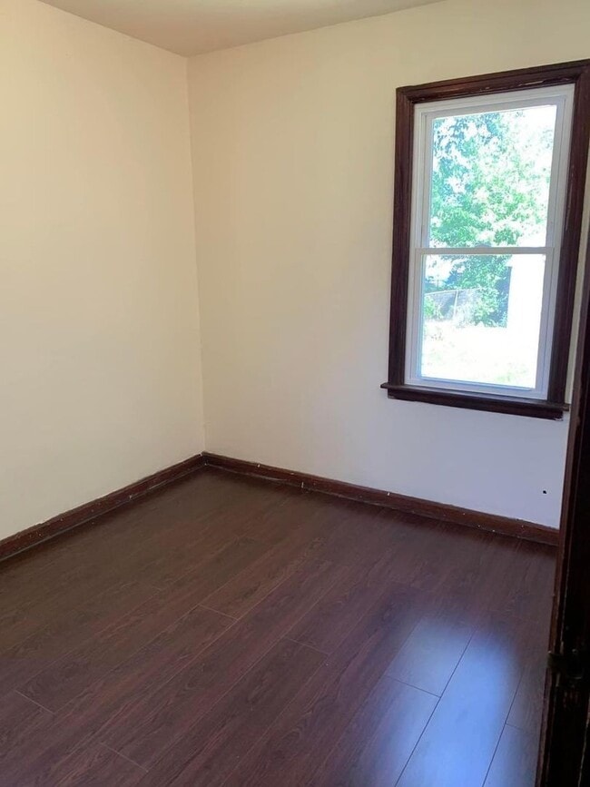 Building Photo - 2240 Margybeth Ave