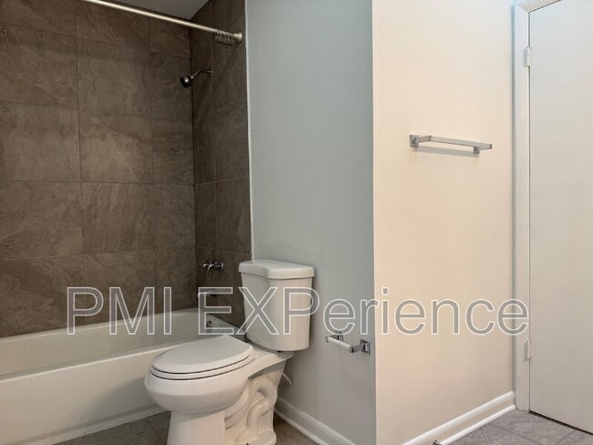 Building Photo - 1023 Spring Valley Ct