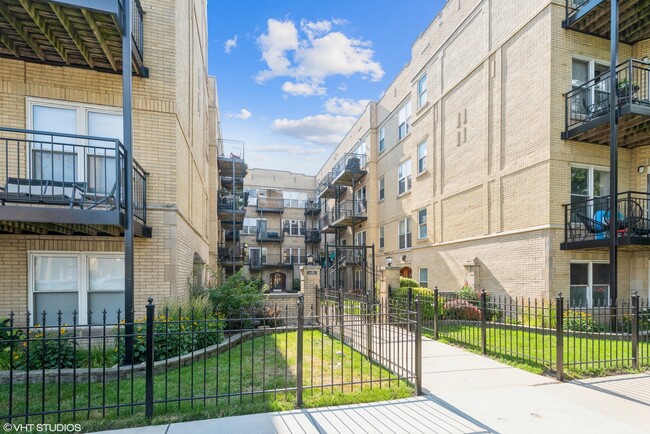 Building Photo - 4018 N Albany Ave