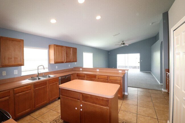 Building Photo - 324 Red Kite Dr