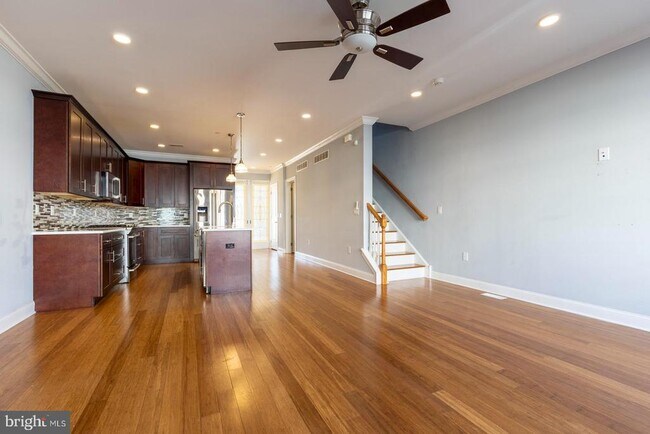 Building Photo - 153 Levering St