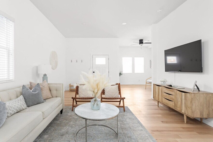 Building Photo - 305 Parkway Ave