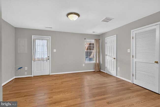 Building Photo - 2432 Clover Field Cir