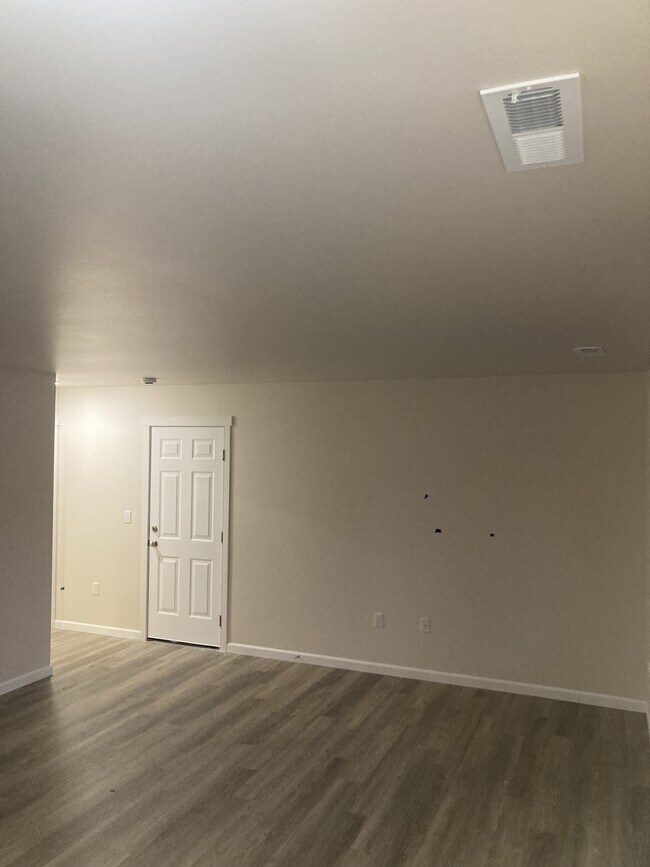 Building Photo - 1812 S 250th St