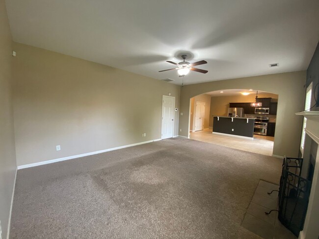 Building Photo - 118 Broomsedge Ln