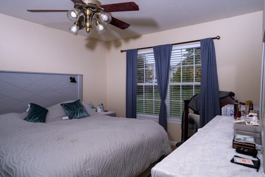 master bedroom suite - main level - 615 Grayhawk Cir