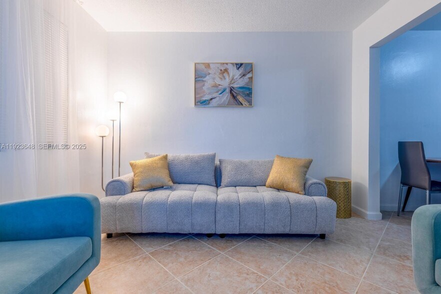 Building Photo - 820 SW 2nd St