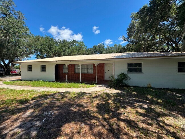 Building Photo - No HOA. Oversized 3/2 Home. NEW PHOTOS COMING SOON