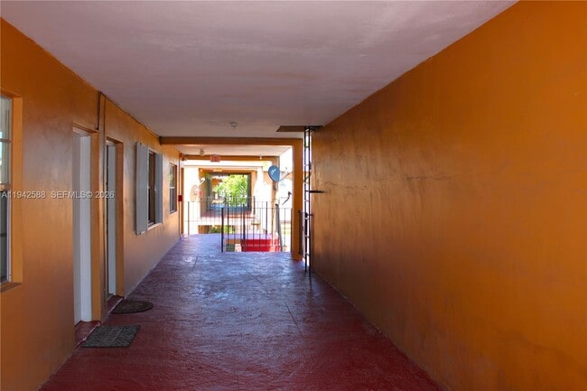 Building Photo - 1280 W 54th St