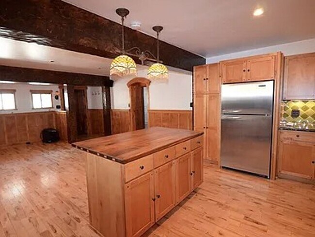 Building Photo - Your Dream Home Awaits! Available in June!
