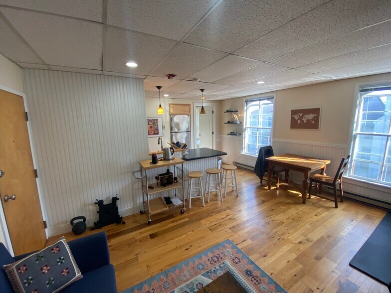 Building Photo - 38 W Main St