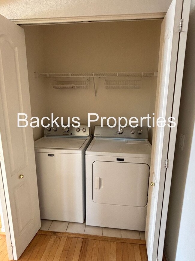 Building Photo - Great two-level home in Las Palmas II with scenic views