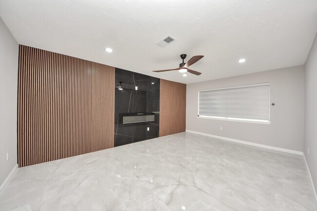 Building Photo - 1503 Locklaine Dr