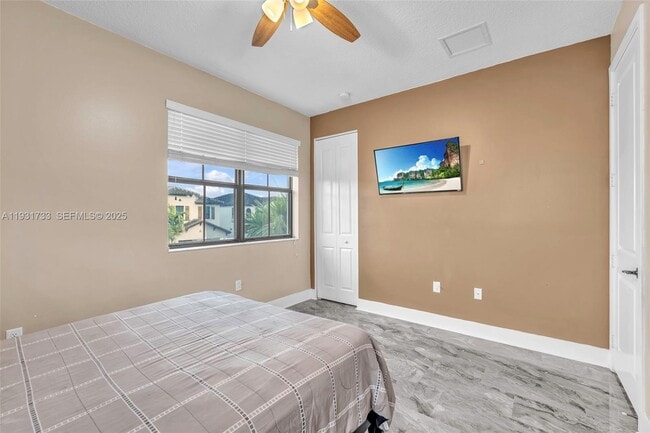 Building Photo - 9712 W 34th Ln