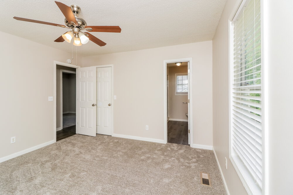 Building Photo - 425 River Trace Dr