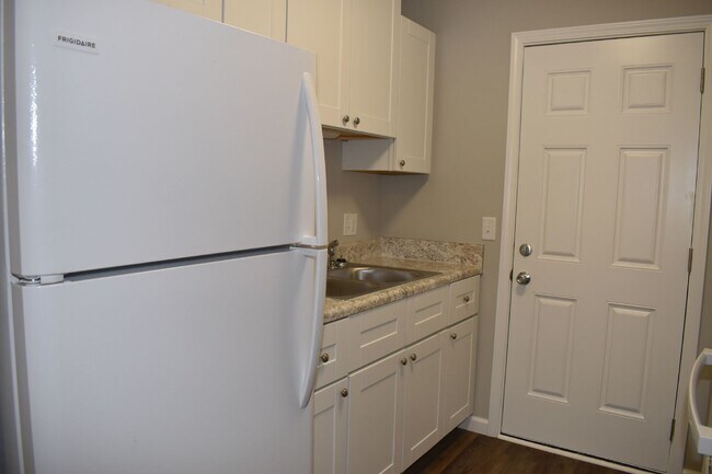 Building Photo - Quite peaceful 2 Bed, 1 Bath Duplex in Panama, FL - Perfect for Cozy Living!