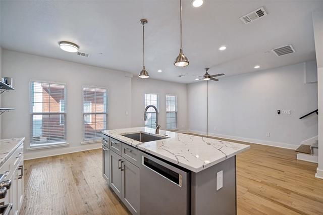 Building Photo - 2318 Stutz Dr