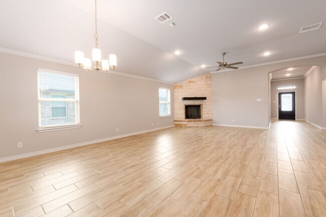 Building Photo - 3 Bdrm 2 Bath in Belton